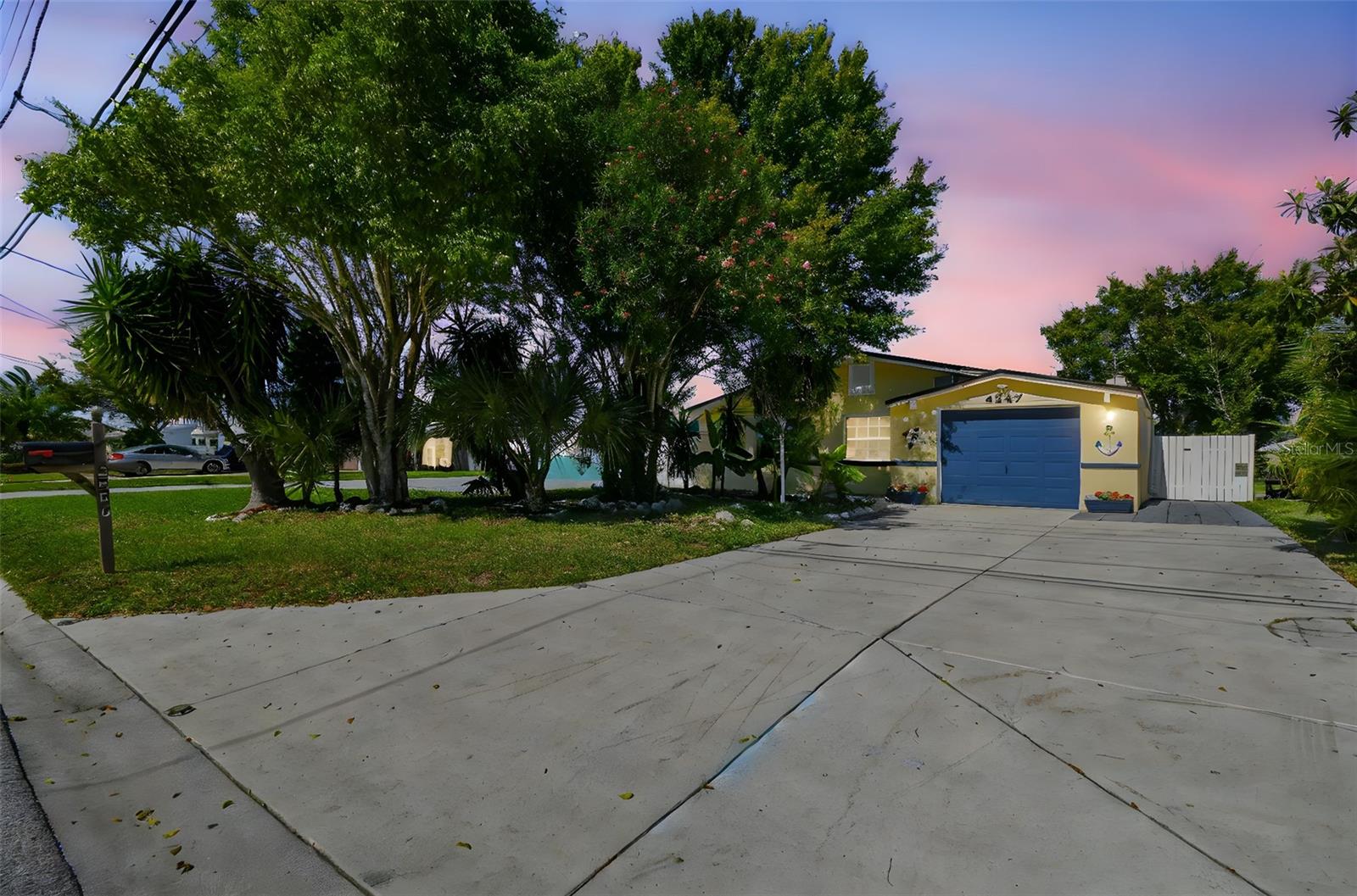 FLOR A MAR - Residential