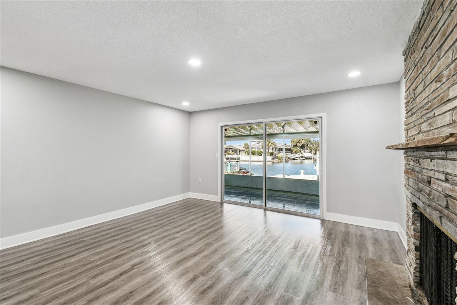 FLOR A MAR - Residential