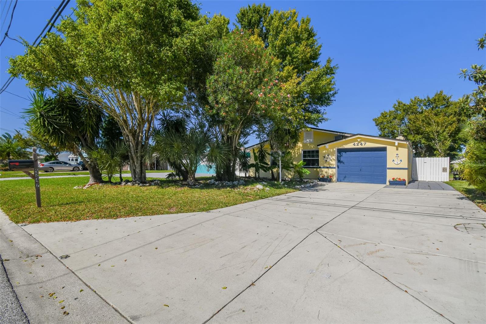 FLOR A MAR - Residential