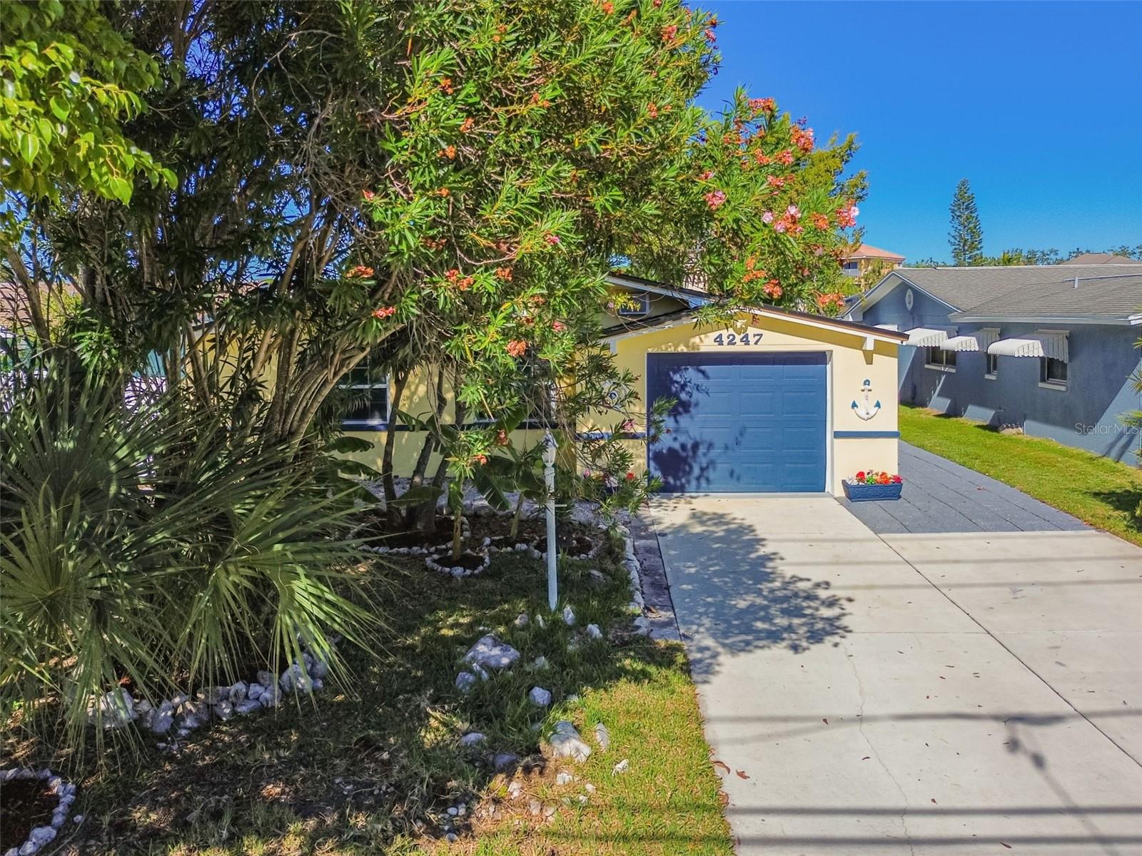 FLOR A MAR - Residential