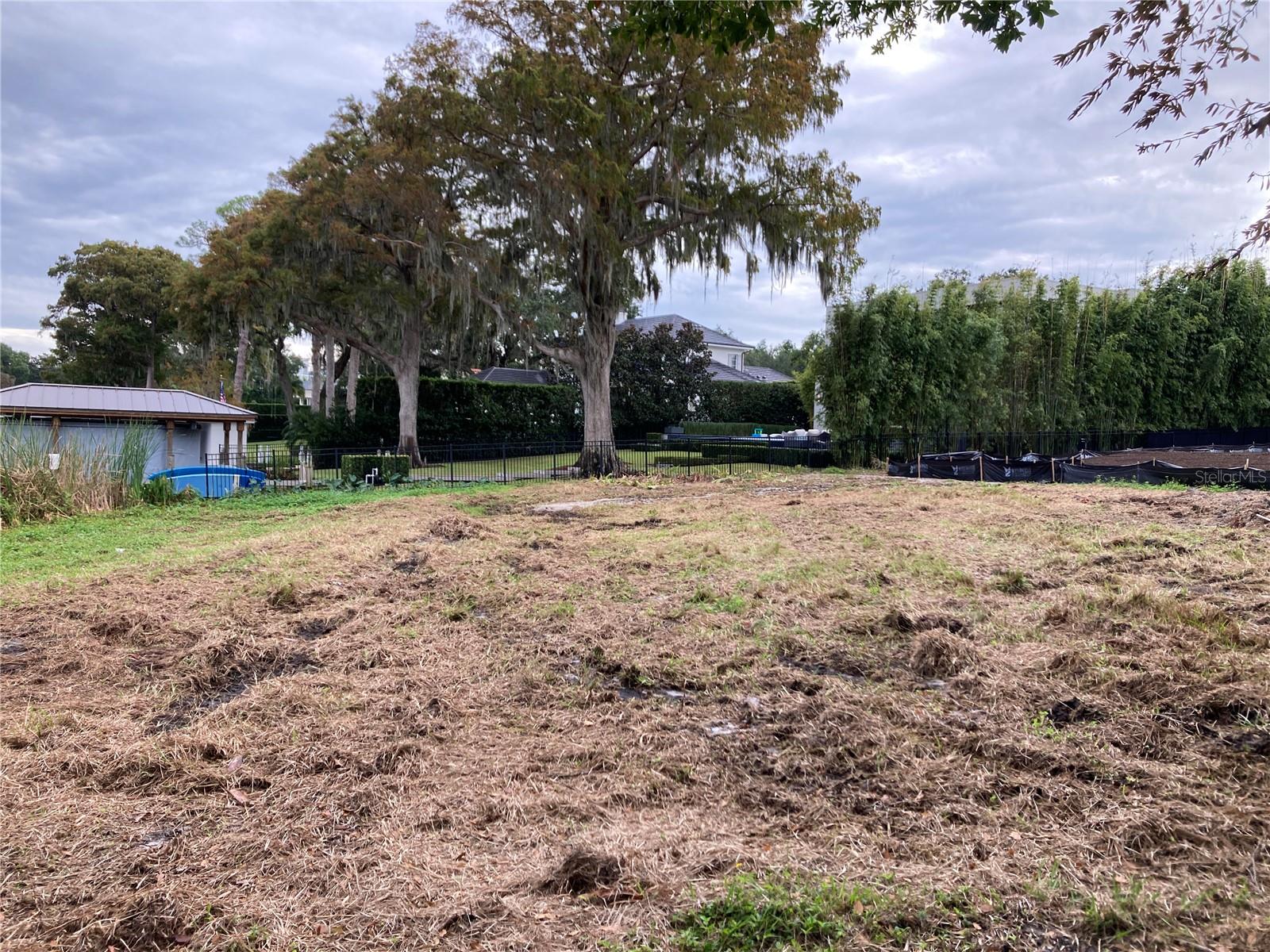 LT A BLK A REP - Land