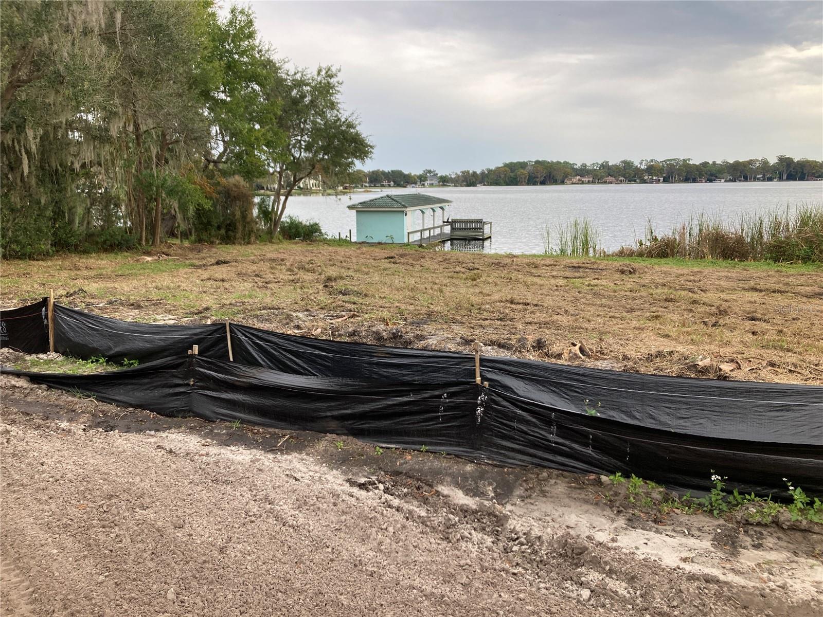 LT A BLK A REP - Land