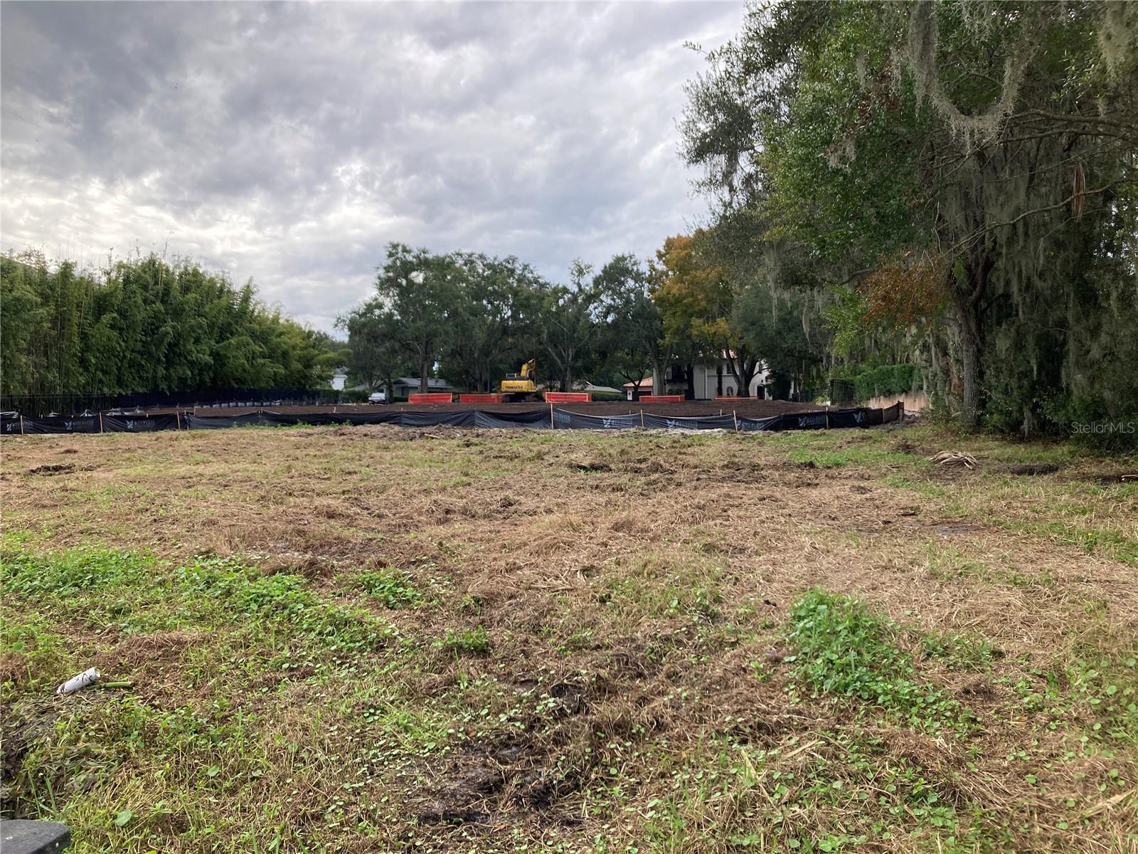 LT A BLK A REP - Land