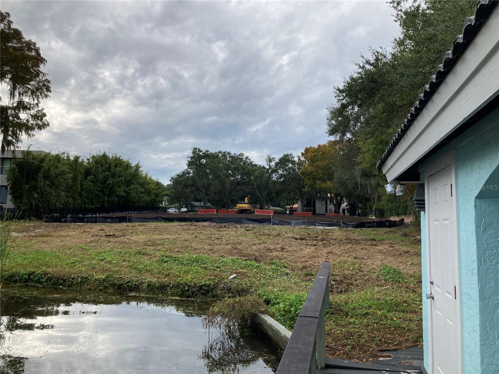 LT A BLK A REP - Land