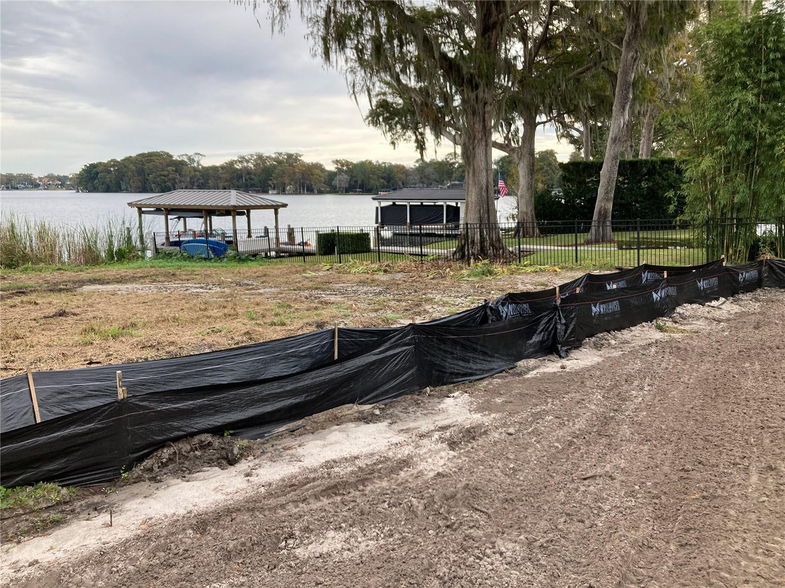 LT A BLK A REP - Land