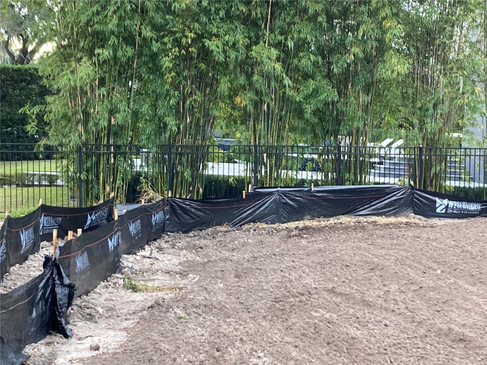 LT A BLK A REP - Land