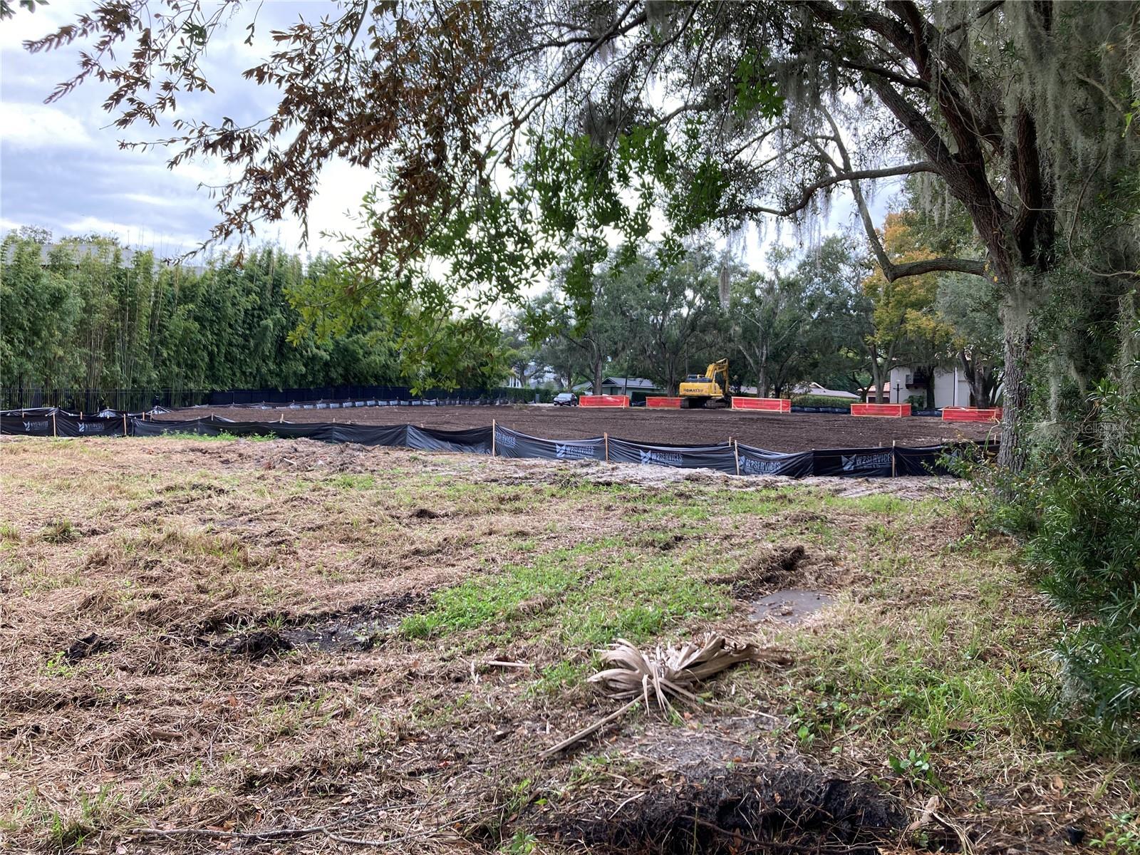 LT A BLK A REP - Land