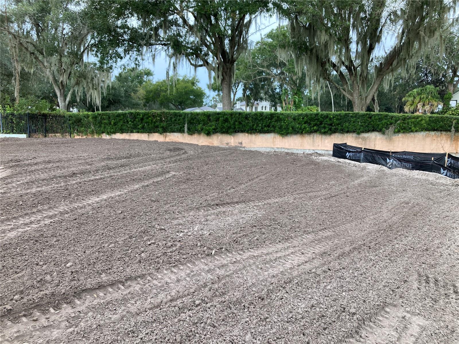 LT A BLK A REP - Land