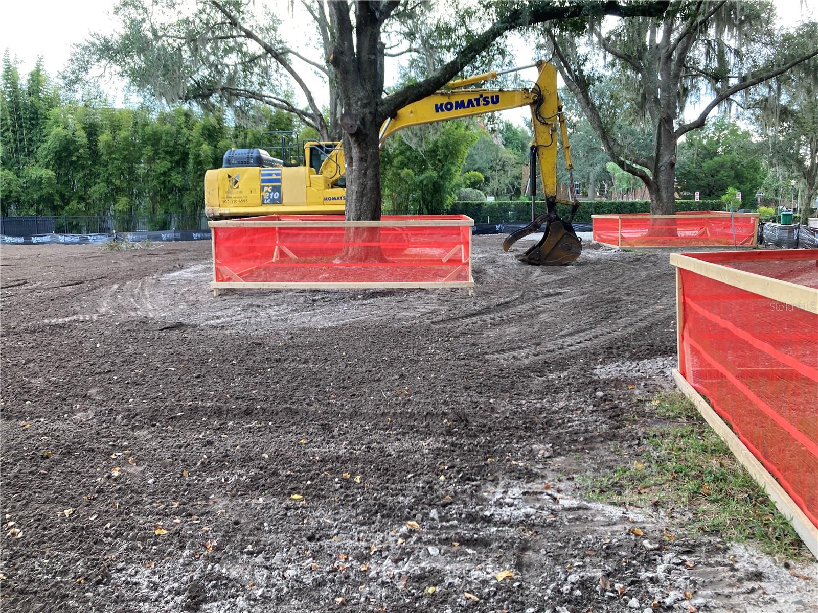 LT A BLK A REP - Land