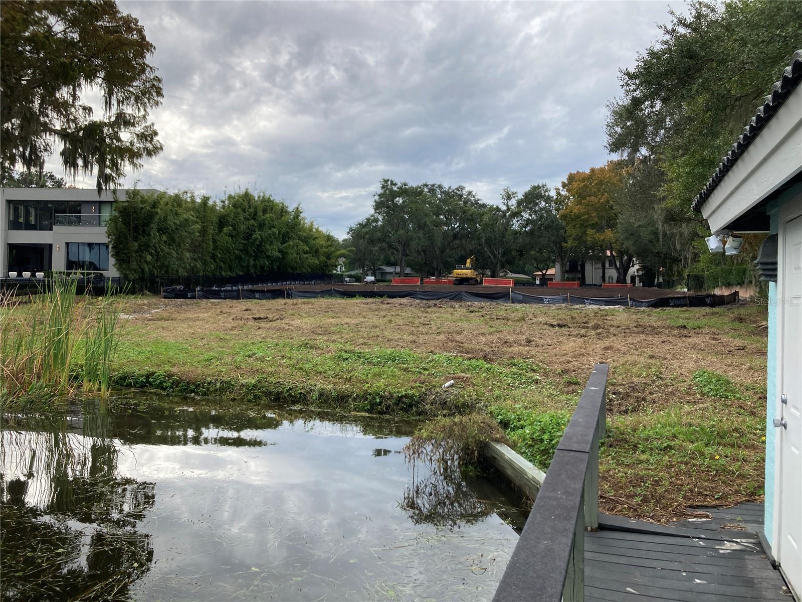 LT A BLK A REP - Land