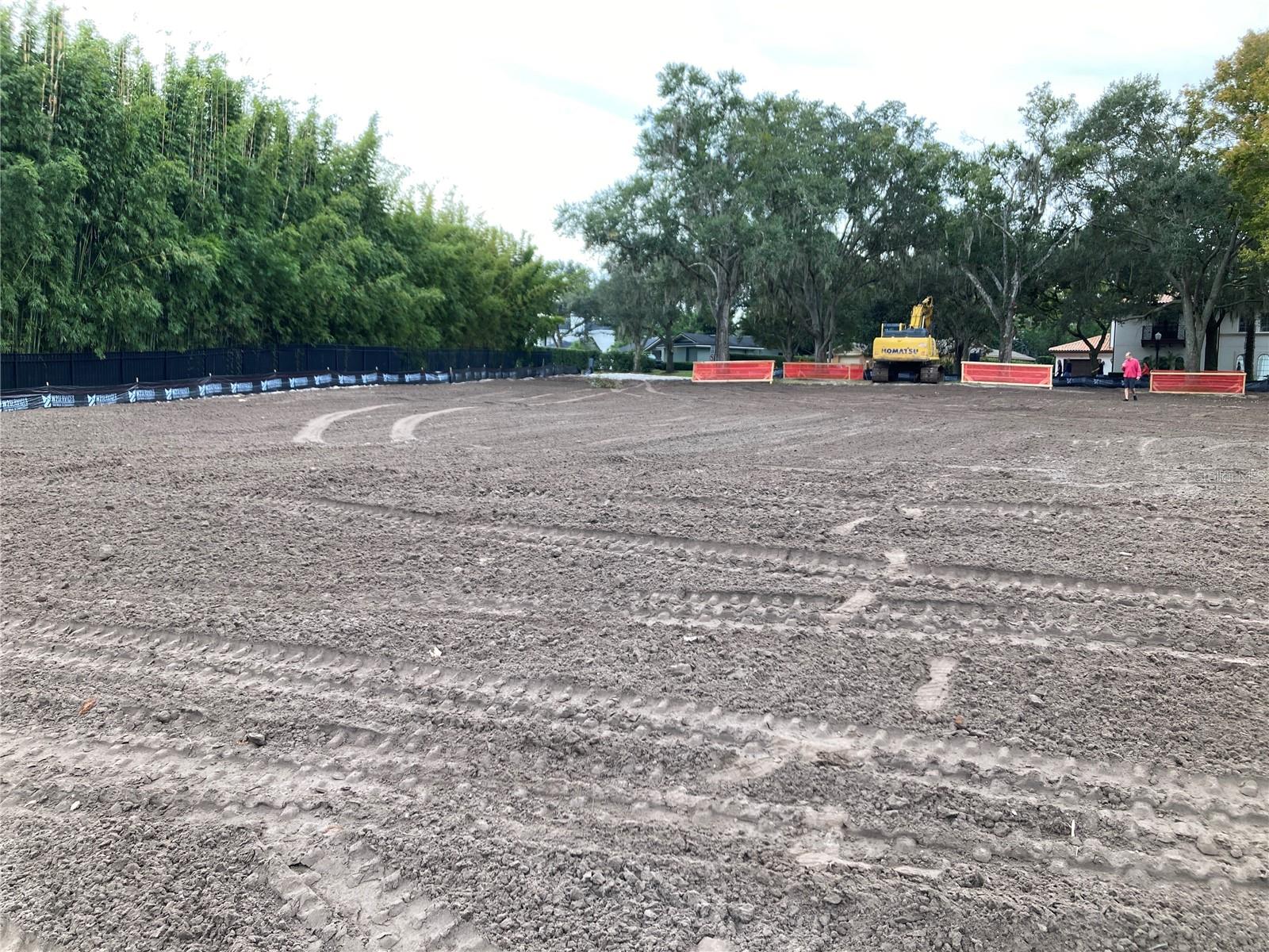 LT A BLK A REP - Land