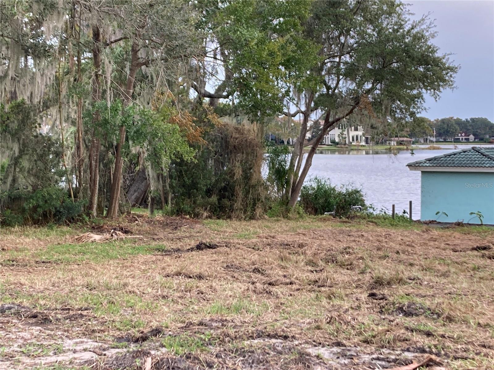 LT A BLK A REP - Land