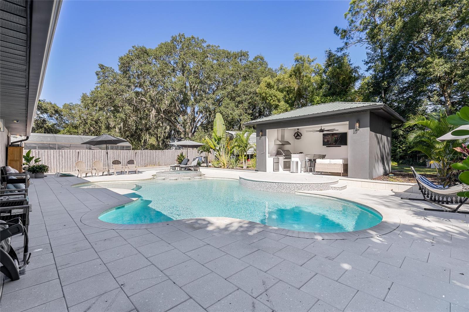 963 GLENVIEW CIRCLE