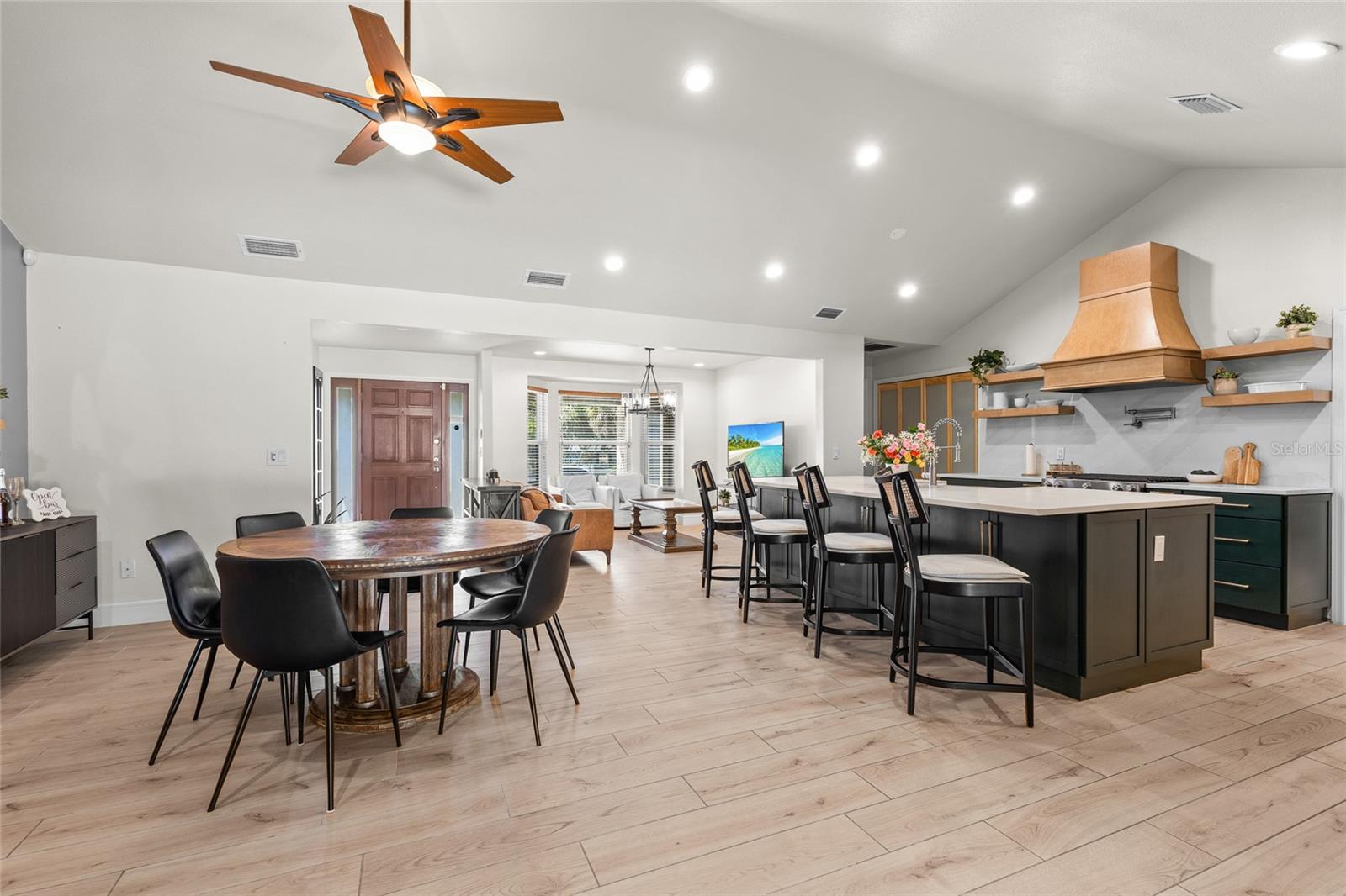 963 GLENVIEW CIRCLE