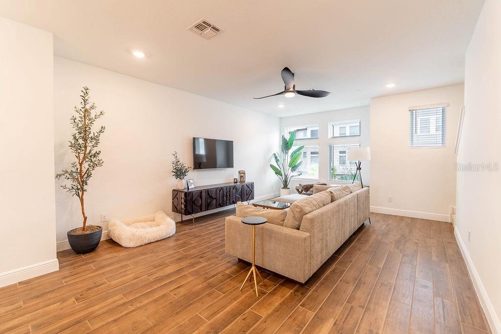 LAUREATE PARK NBRHD CENTER PH 3 - Residential