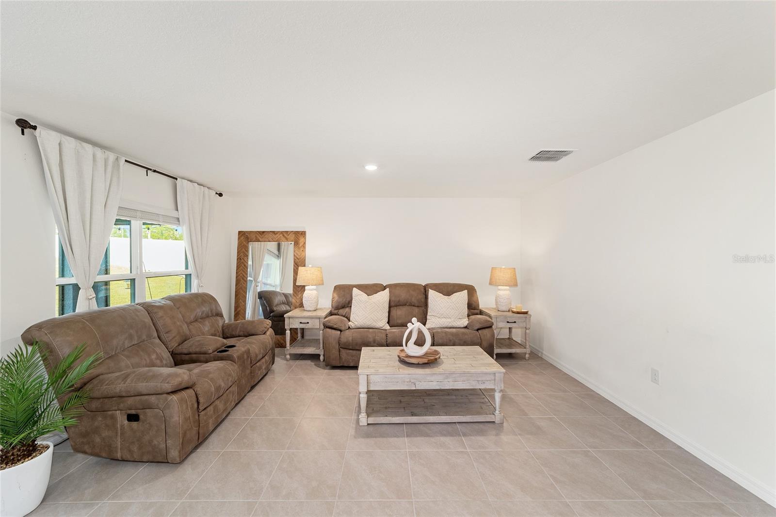 MARION OAKS UN EIGHT FIRST RE - Residential