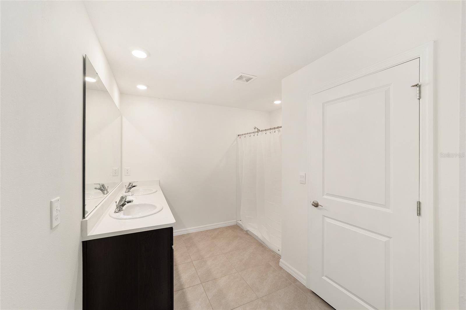 MARION OAKS UN EIGHT FIRST RE - Residential