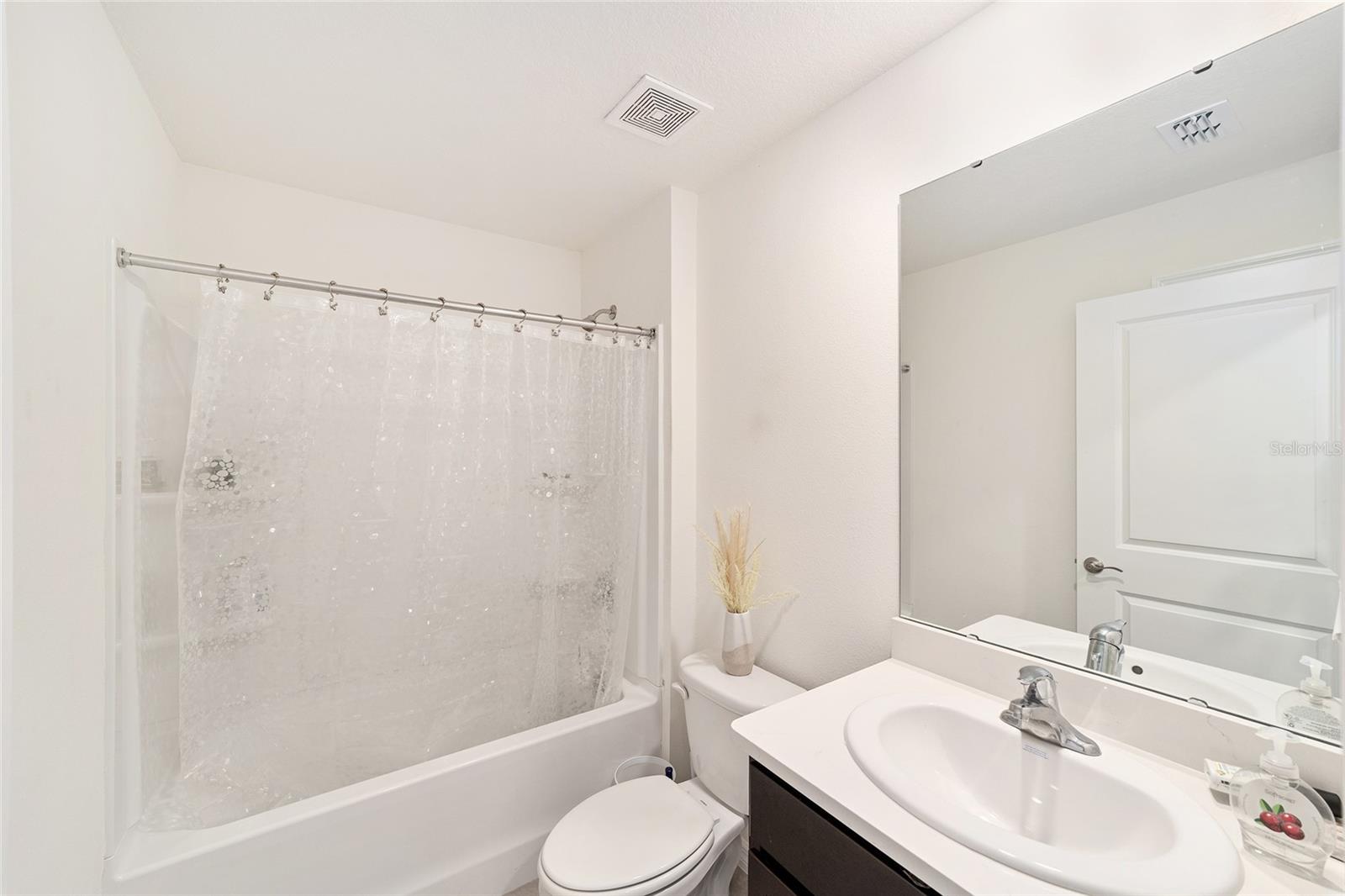 MARION OAKS UN EIGHT FIRST RE - Residential