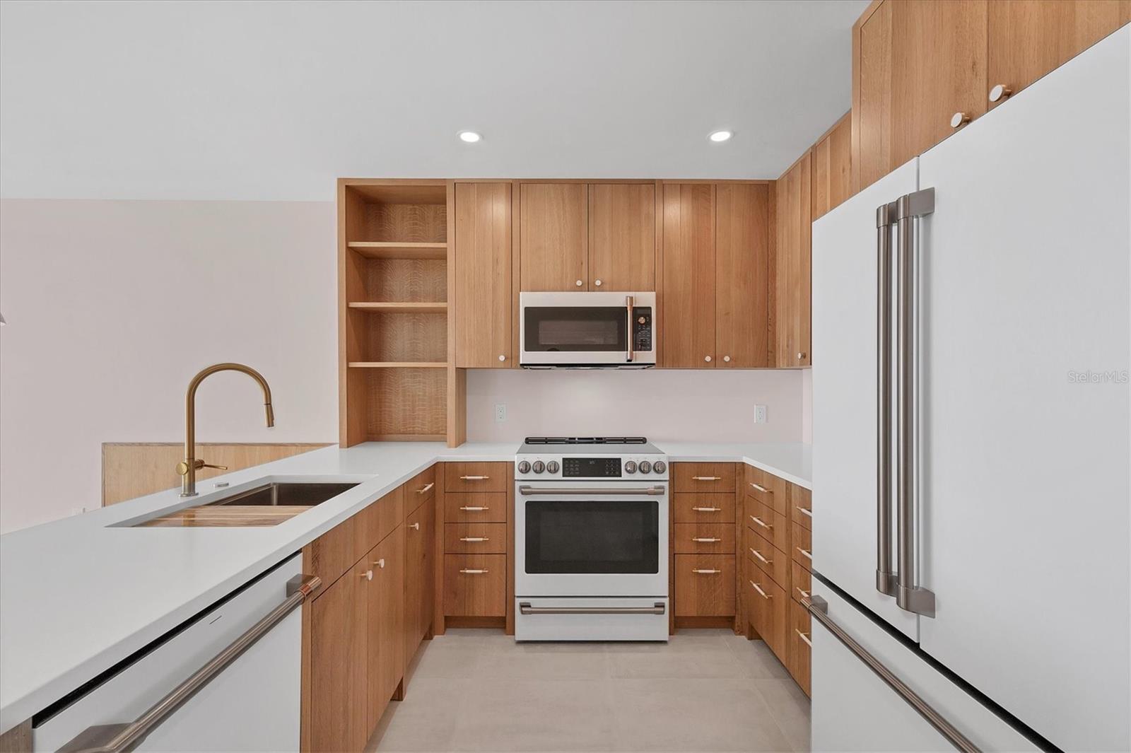 LIGHTHOUSE RESIDENCE 18 - Residential