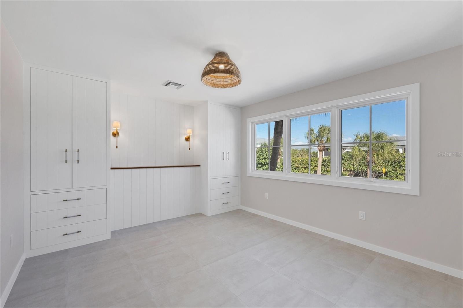 LIGHTHOUSE RESIDENCE 18 - Residential