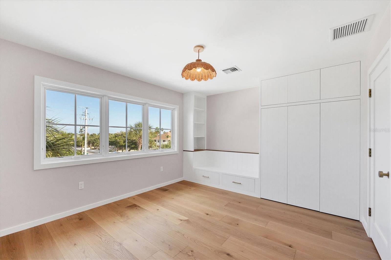 LIGHTHOUSE RESIDENCE 18 - Residential