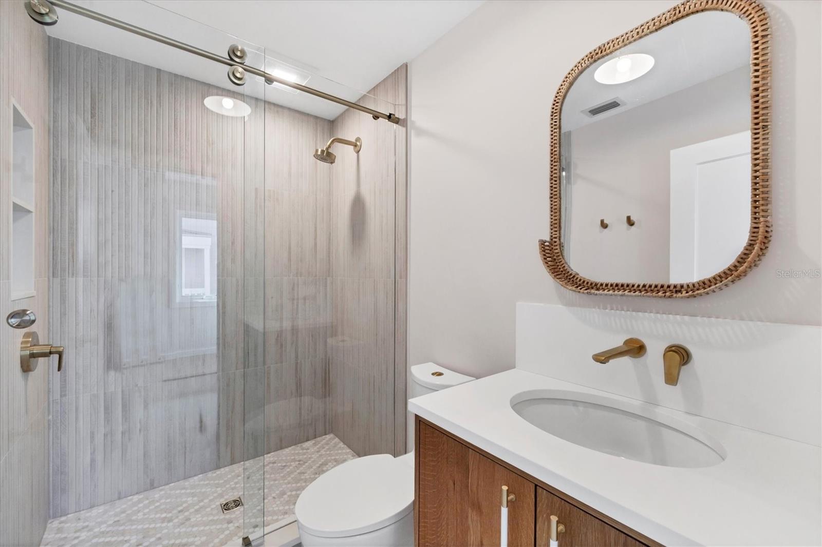 LIGHTHOUSE RESIDENCE 18 - Residential