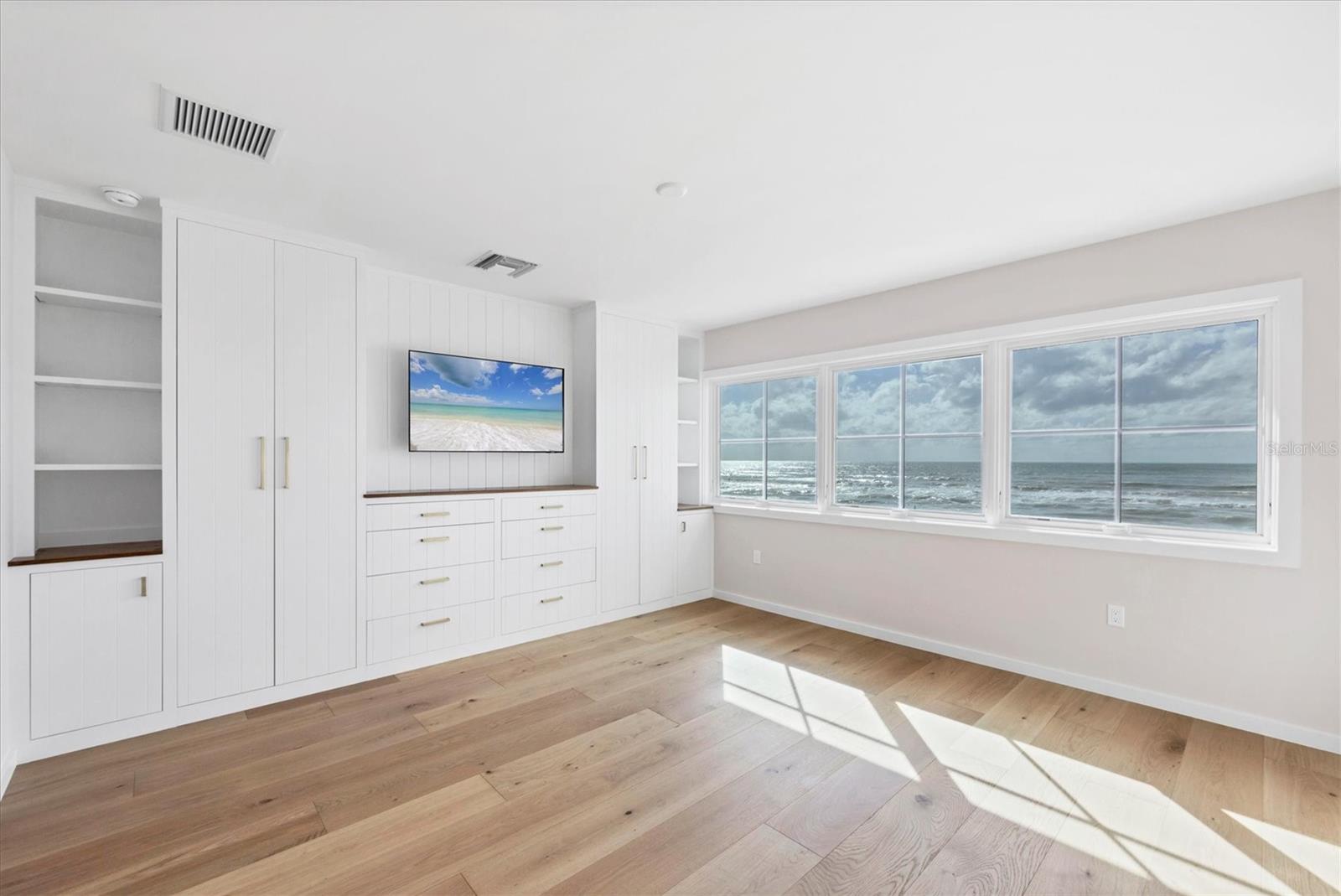 LIGHTHOUSE RESIDENCE 18 - Residential