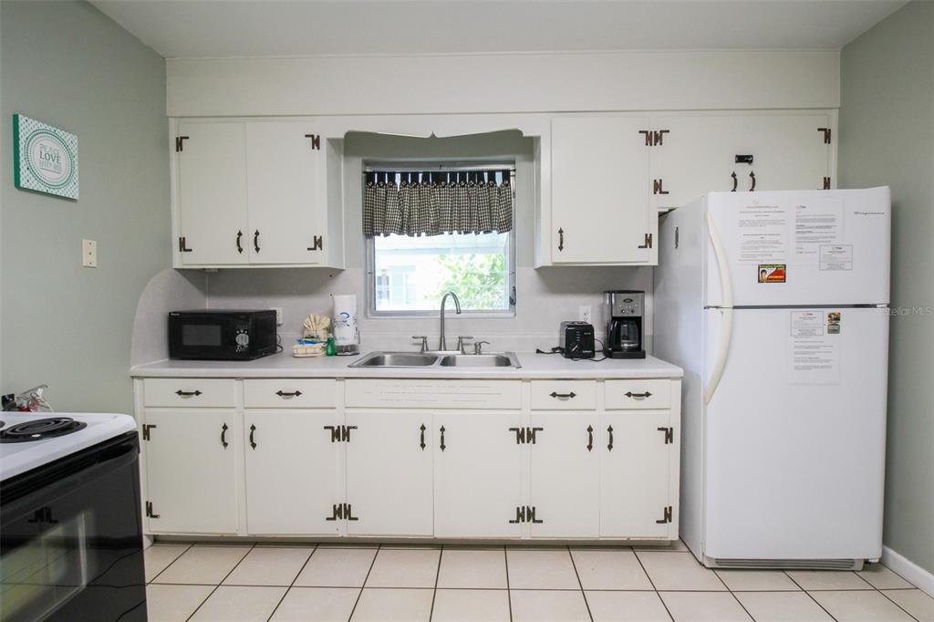 GOLDEN BEACH - Residential Lease
