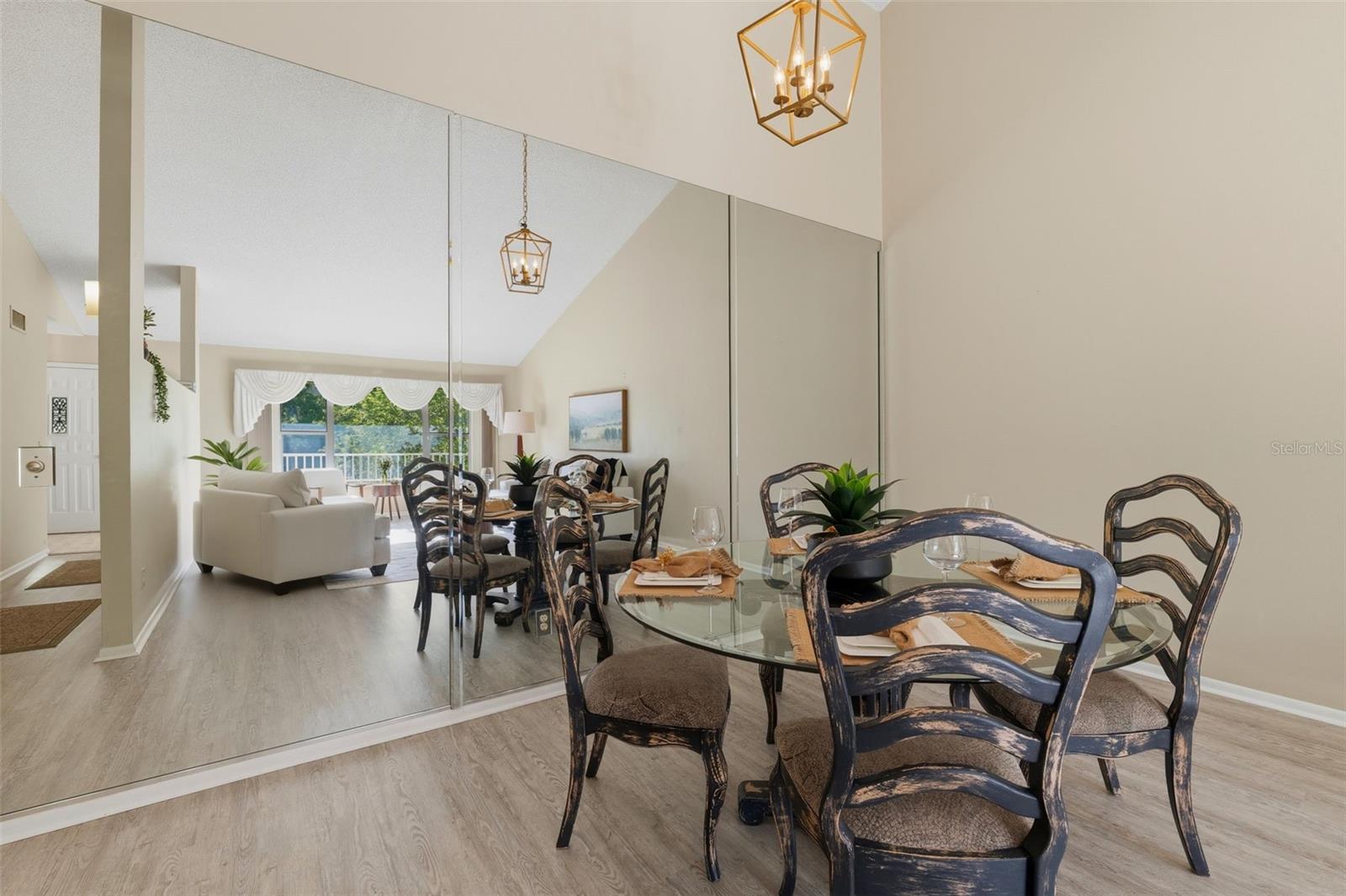 ON TOP OF THE WORLD - Residential