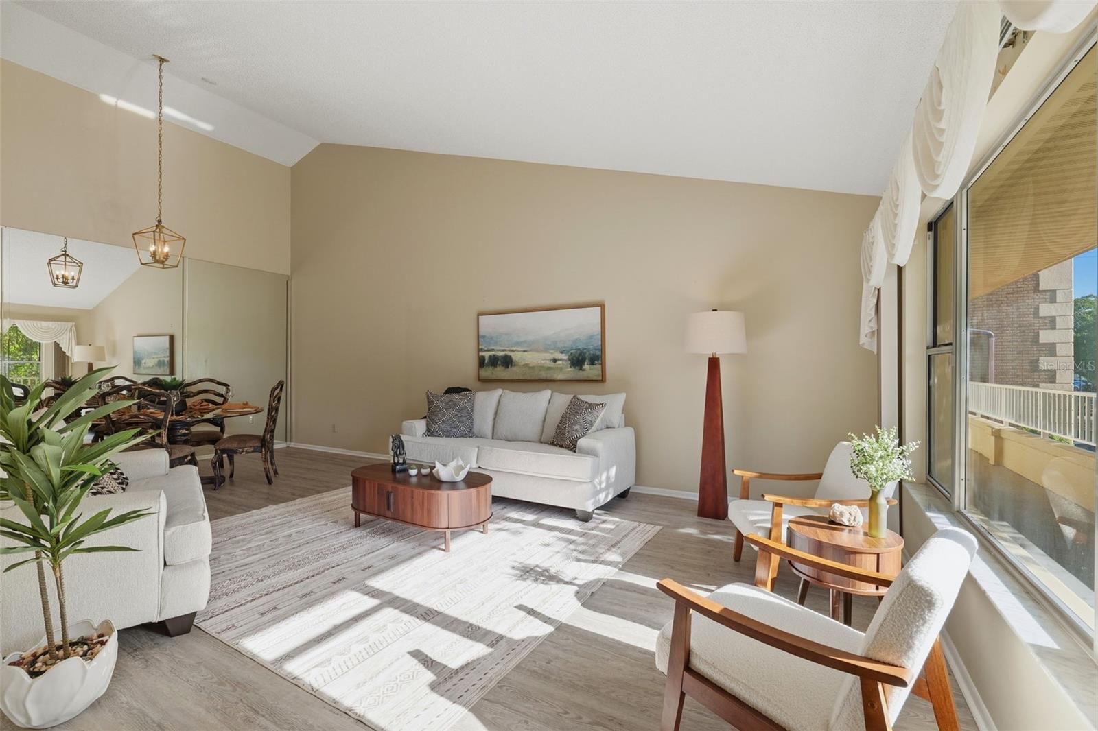 ON TOP OF THE WORLD - Residential