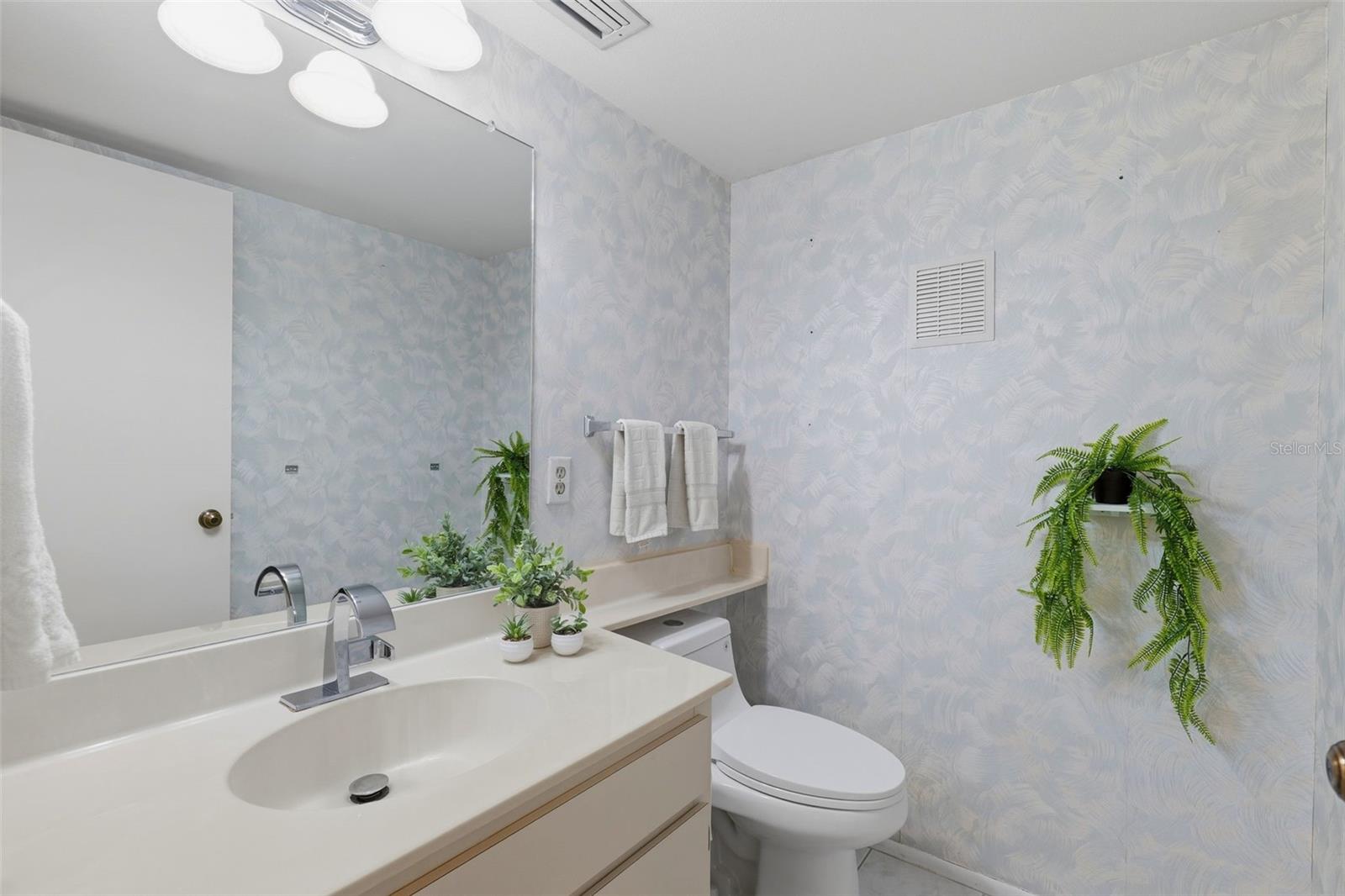 ON TOP OF THE WORLD - Residential