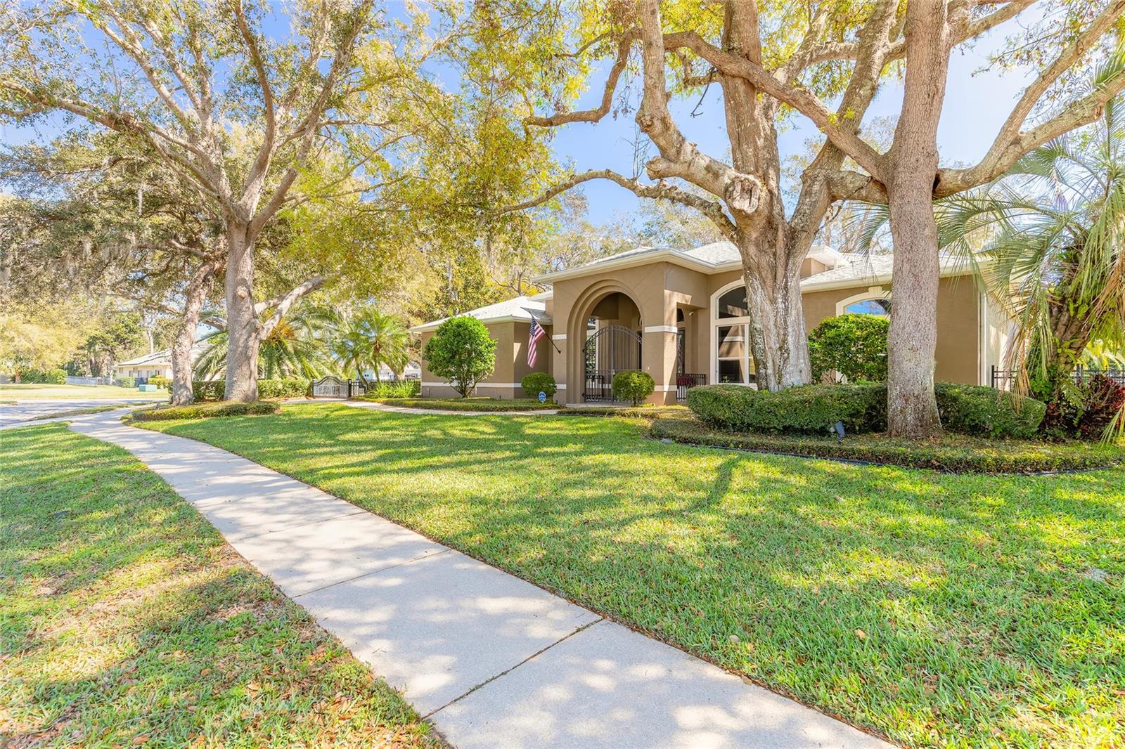 6049 SABAL HAMMOCK CIRCLE