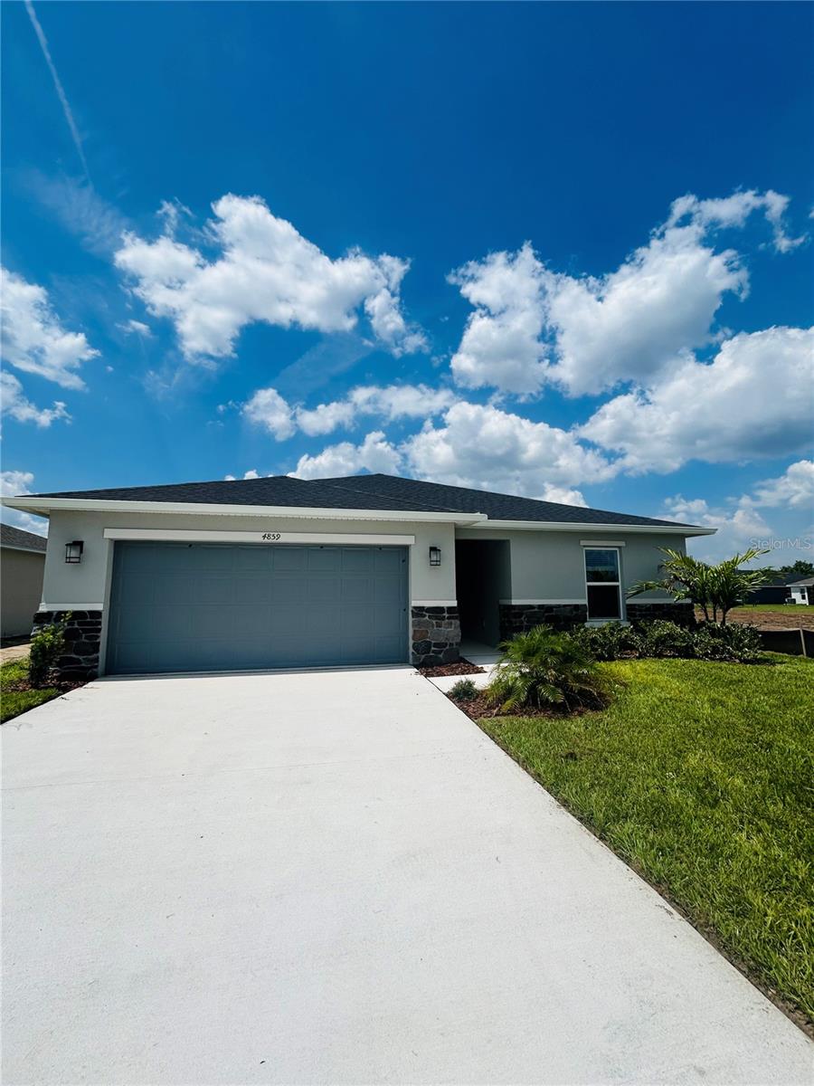 4 bedroom 2 bathroom brands new built home.On the water.