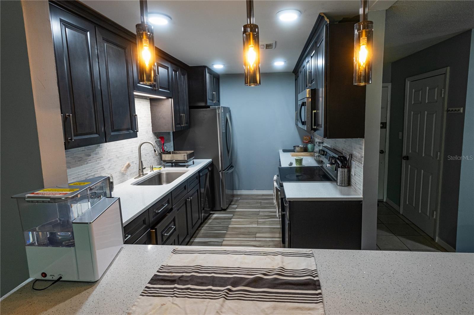 1695 LEE ROAD E215