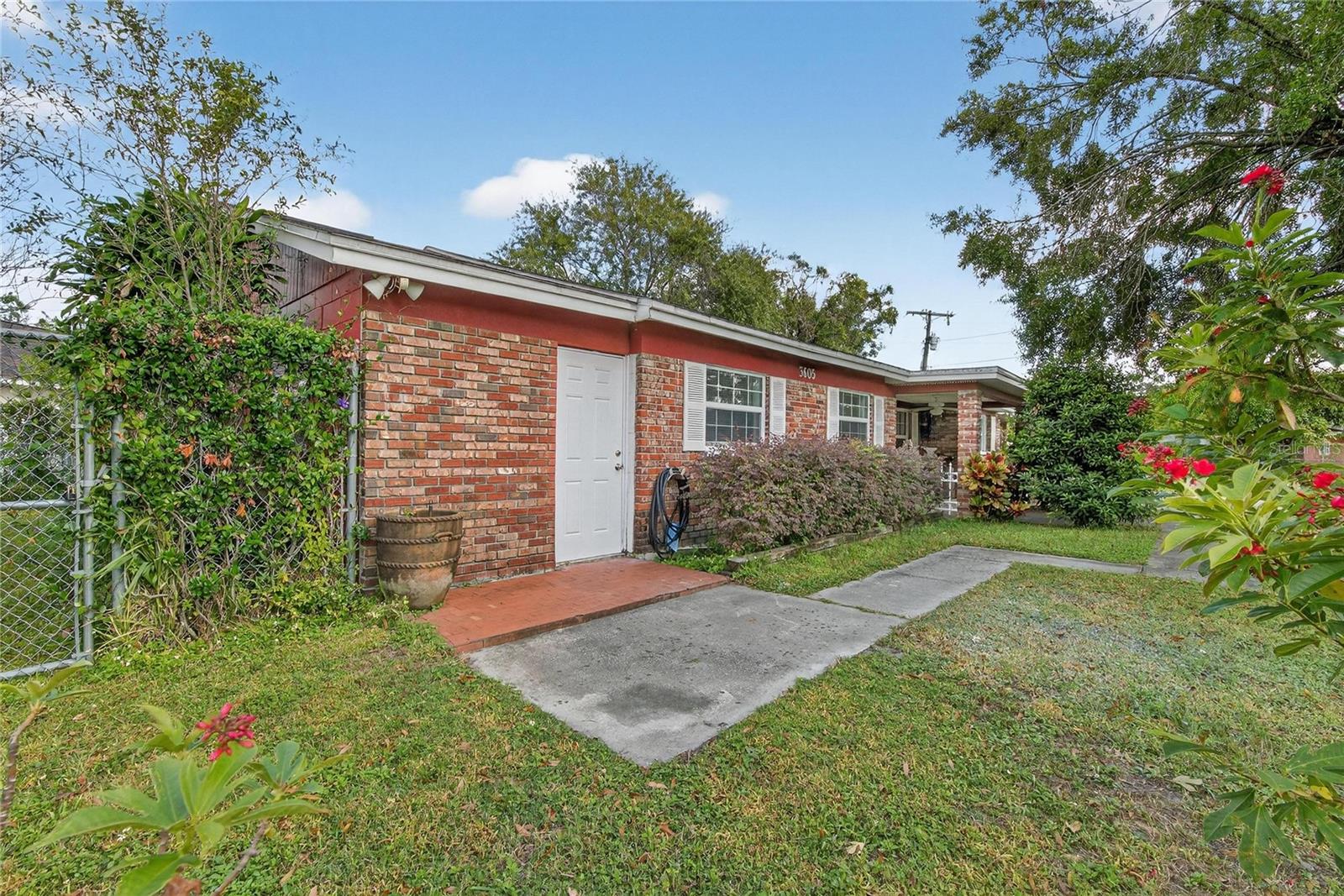 OAKWOOD VILLA - Residential