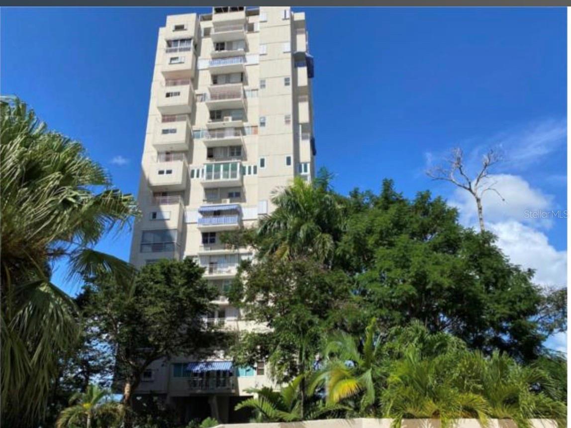Spacious 3-Bedroom Condo in Altavista I, Guaynabo! Discover this bright and airy 3-bedroom, 2-bathroom apartment in the desirable Altavista I condominium. Offering approximately 1,500 sq. ft. of comfortable living space, this unit features an open layout, ample natural light, and a private balcony to enjoy the breeze. With only two units per floor, enjoy added privacy and tranquility. The condo includes two parking spaces, a private storage unit, and a full backup generator for common areas. Residents have access to top amenities, including a pool, gym, and recreational areas. Centrally located with easy access to major roads, shopping, dining, and top schools. Listed at $315,000 this is a fantastic opportunity to own in Guaynabo! Owner motivated to sell