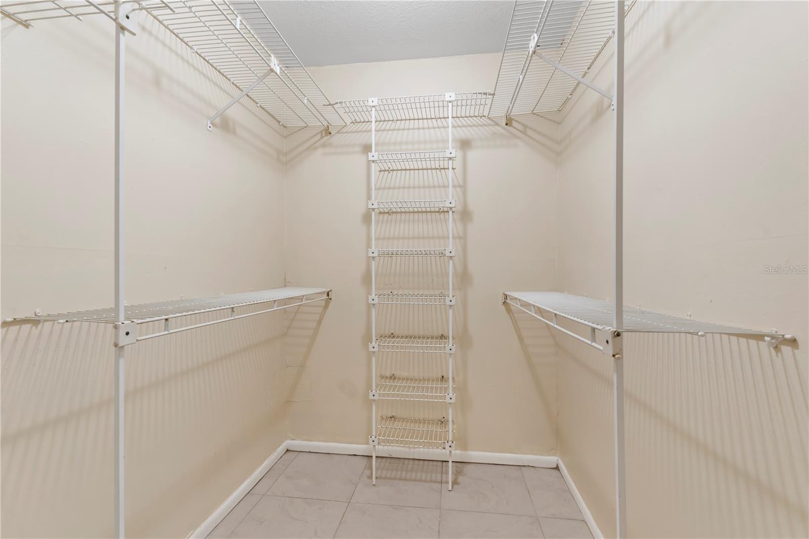 ROYAL ARMS CONDO - Residential