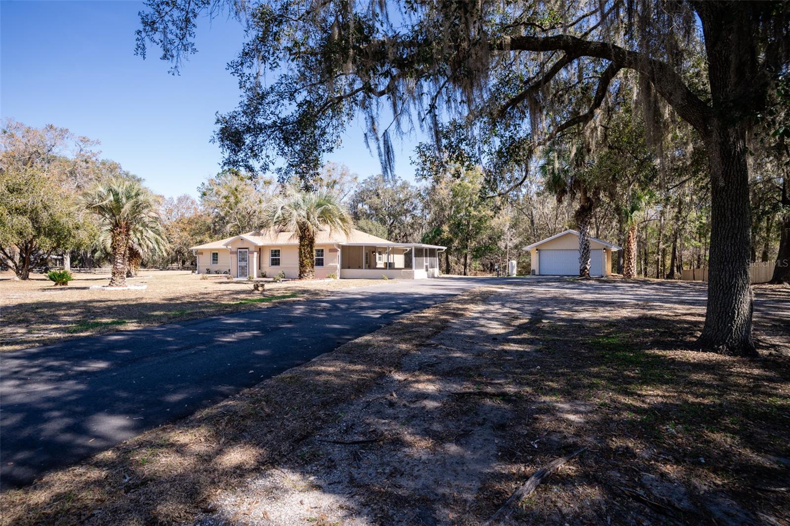 HORSE COUNTRY RANCHES - Residential
