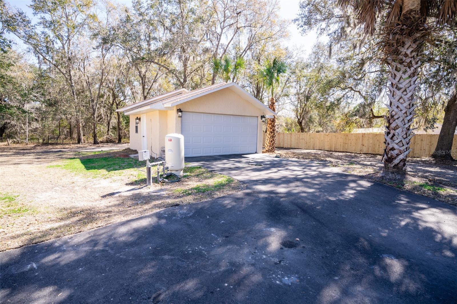 HORSE COUNTRY RANCHES - Residential