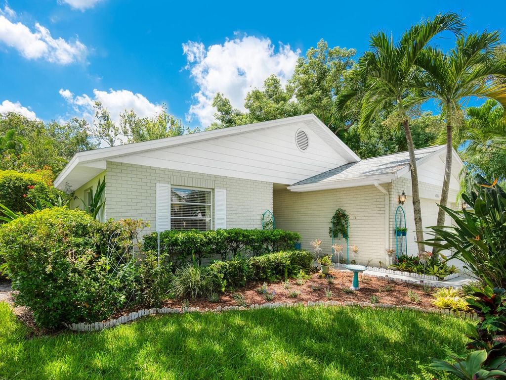 Photo of 4888 Oak Run Drive, Sarasota, FL 34243 (MLS # A4663879)