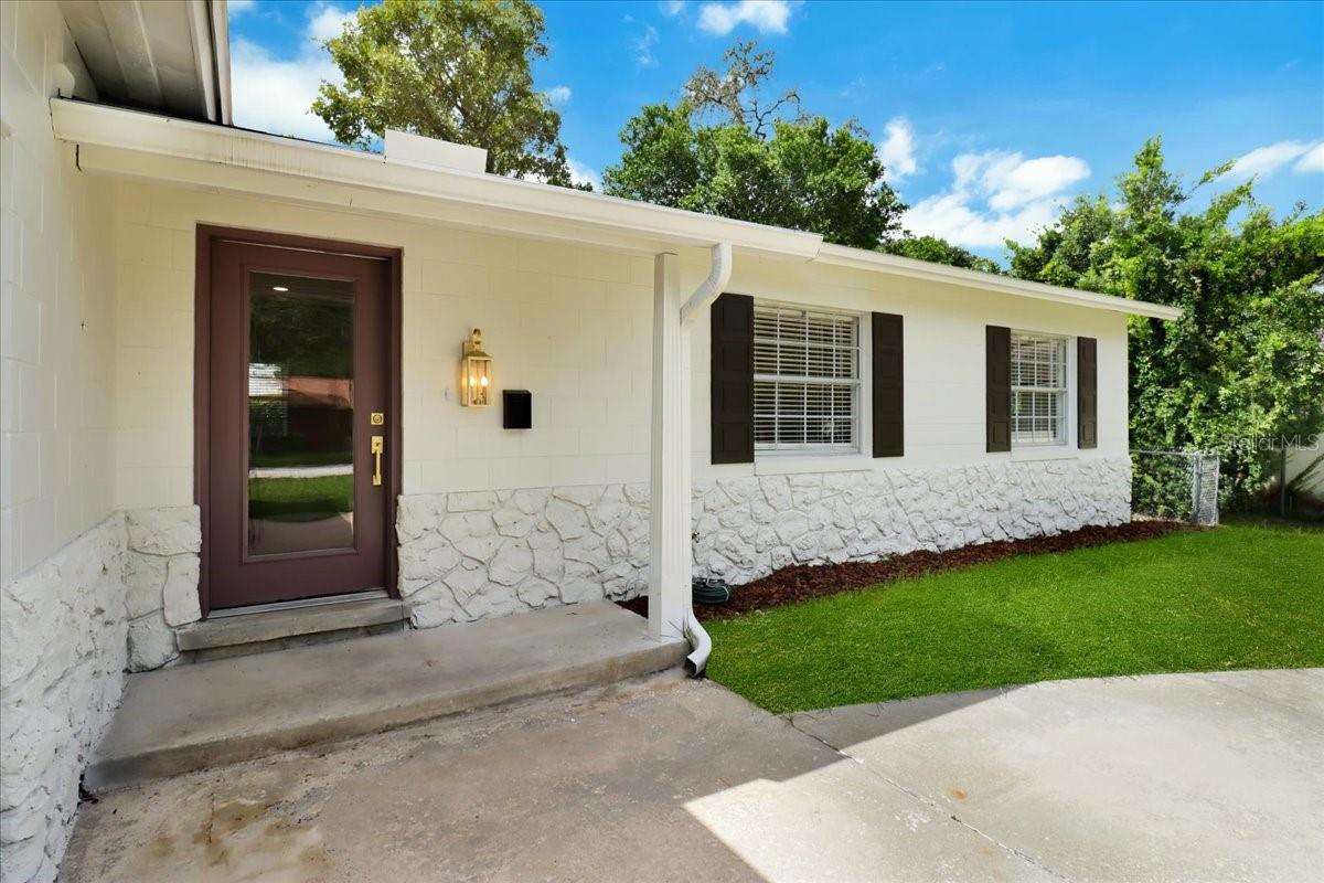 380 BANYAN DRIVE