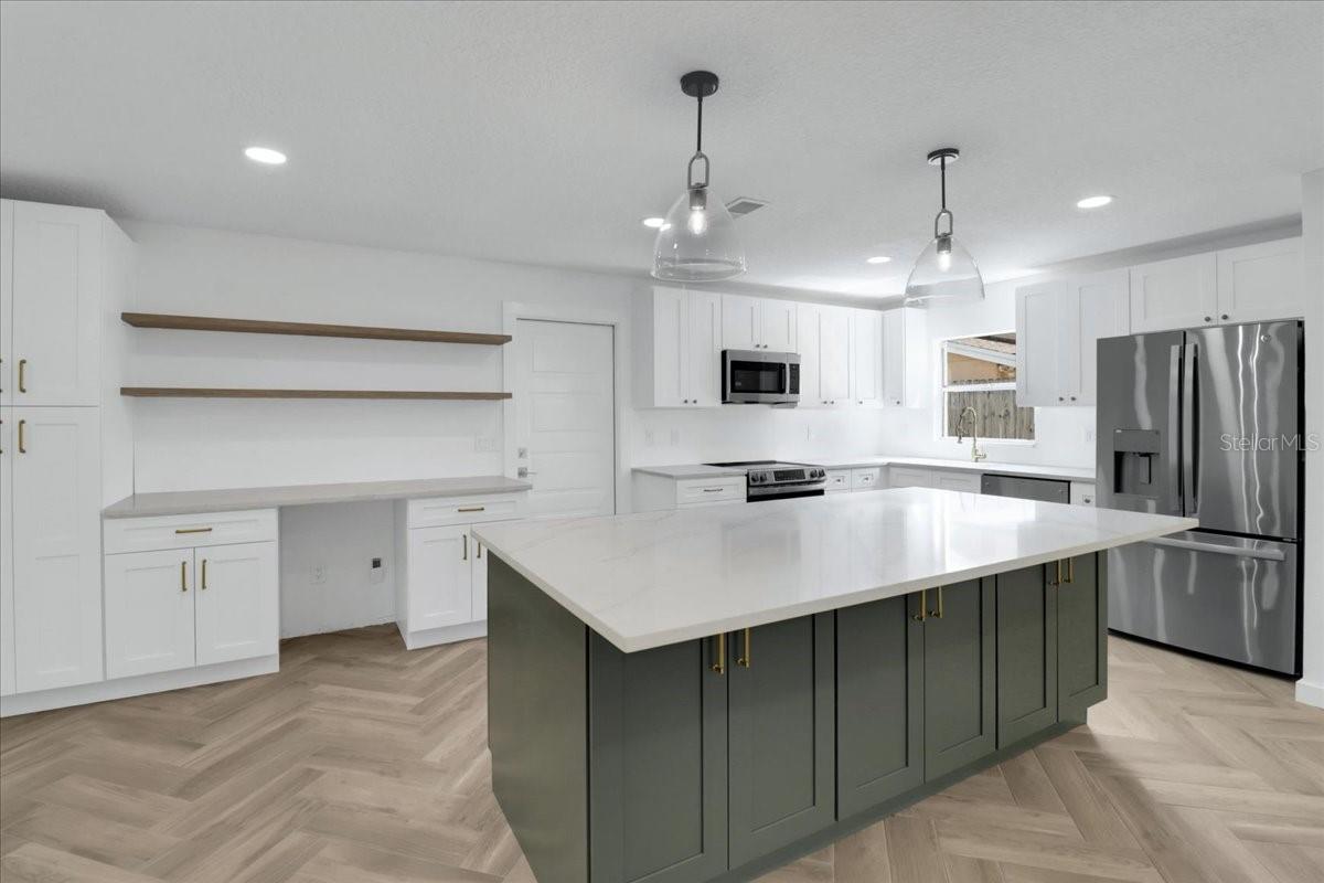 380 BANYAN DRIVE