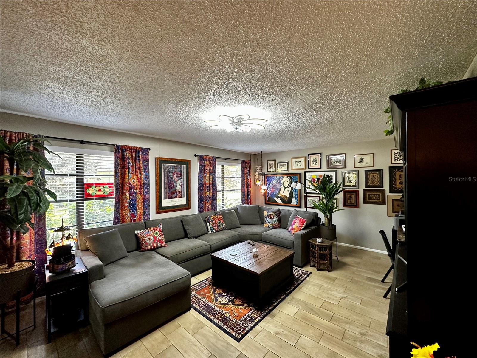 BARRINGTON WOODS - Residential