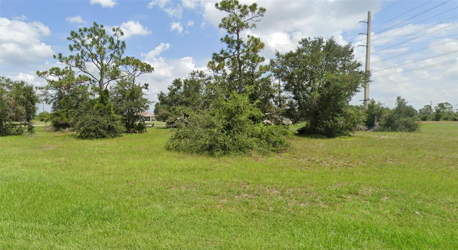 Build your dream home on this beautiful vacant lot in a charming country community just off Highway 17. Residents enjoy access to a private waterfront park—perfect for launching your boat or enjoying a picnic by the water. Best of all, there are no mandatory HOA fees! The nearby Ridge Harbor Marina, managed by the Ridge Harbor Association, features a 140' plastic dock (built in 2018), a boat ramp available for just $5 per year, and barbecue grills for outdoor gatherings. The community clubhouse is also available for rental—$75/day for members and $125/day for non-members