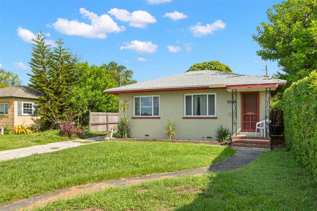 Photo of 2221 13th Avenue N, St Petersburg, FL 33713 (MLS # TB8541036)