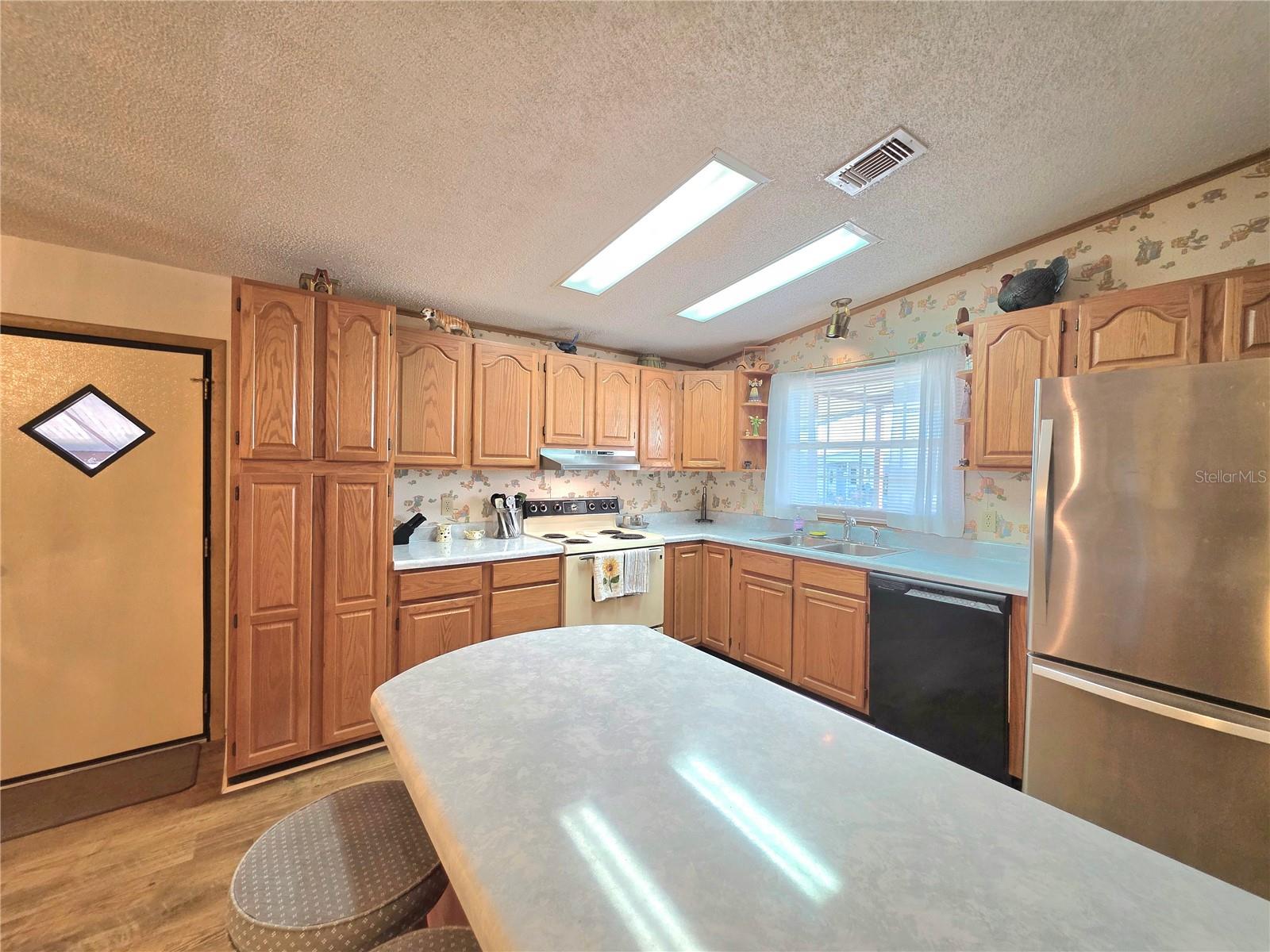 LAKE BETMAR ESTS UNITS 3-4-5 - Residential