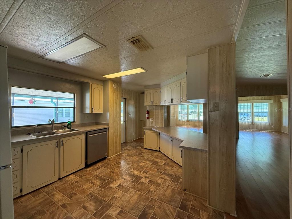 Photo of 103 Cypress Road, Wildwood, FL 34785 (MLS # G5112319)
