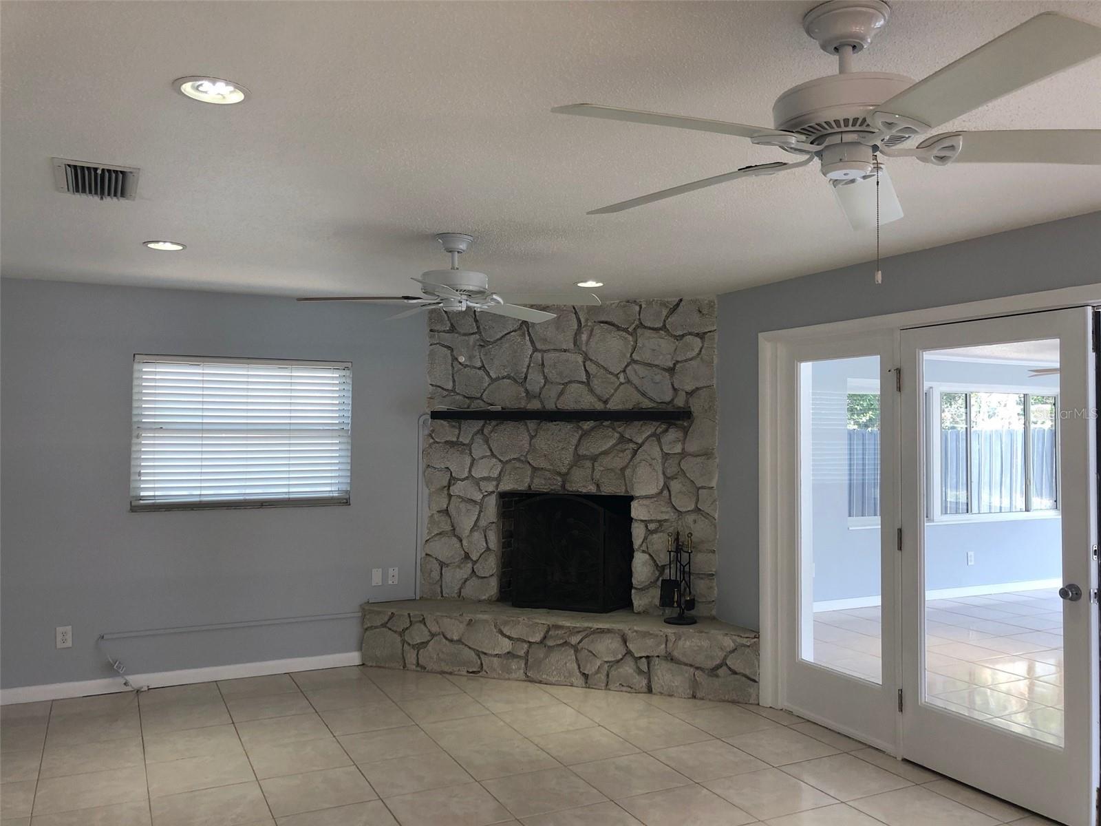 SANLANDO SPGS - Residential Lease