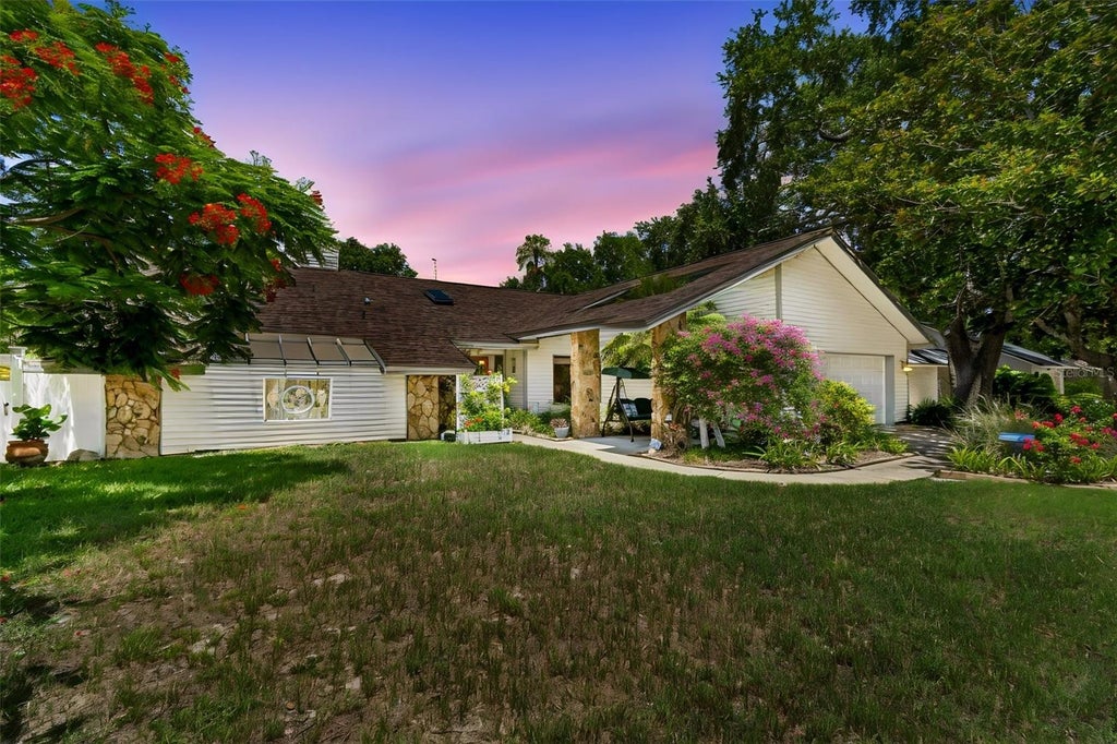 Photo of 2781 Valencia Lane W, Palm Harbor, FL 34684 (MLS # TB8530334)