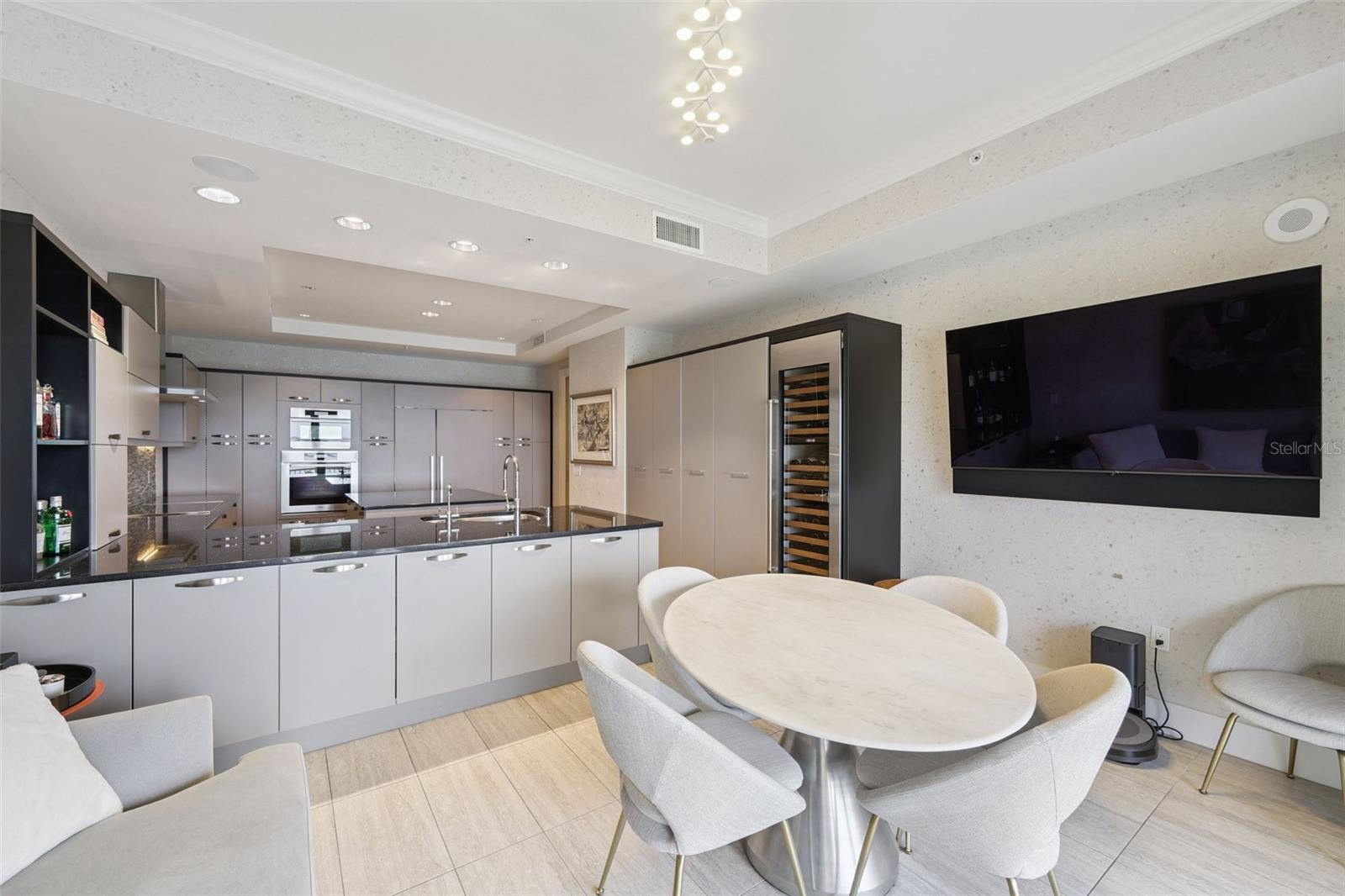 THE RESIDENCES - Residential